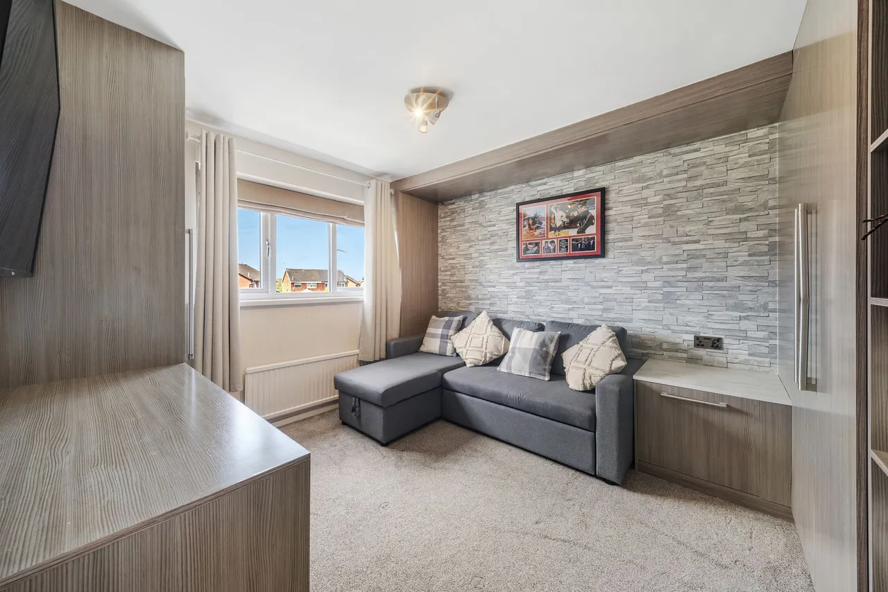 Simonside, Widnes, Widnes, WA8 4YN, photo 15