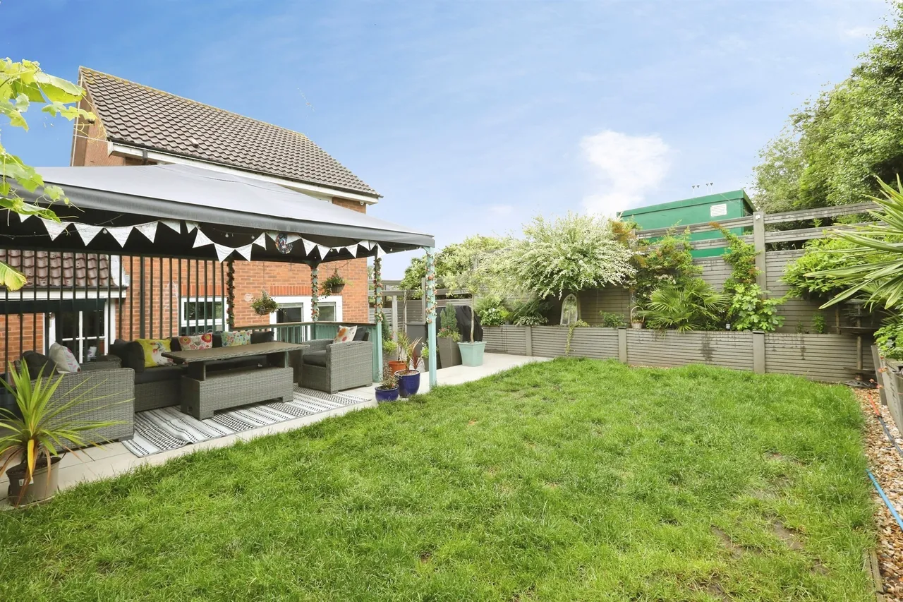 Newton Close, Gateford, S81, photo 12
