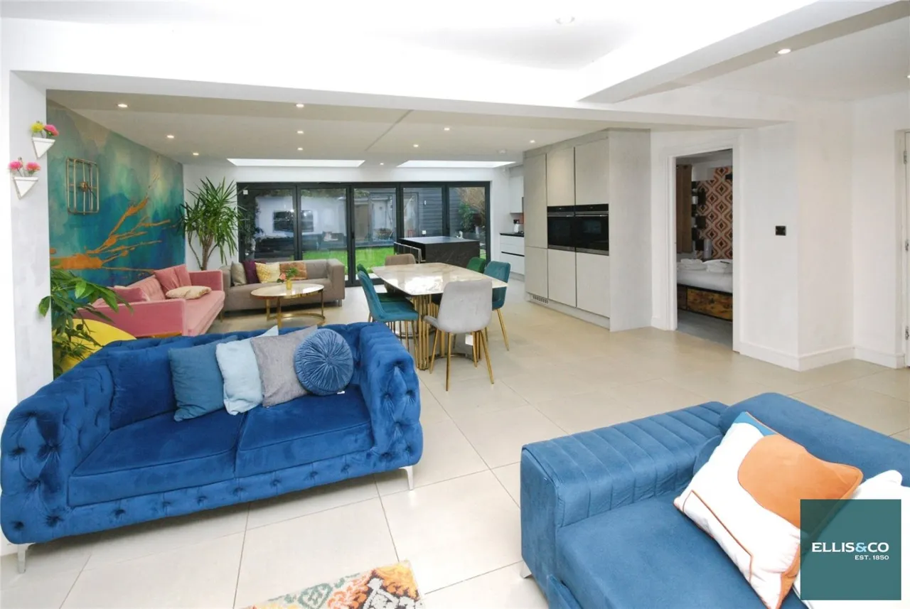 6 bed flat to rent, The Vale, Golders Green, NW11