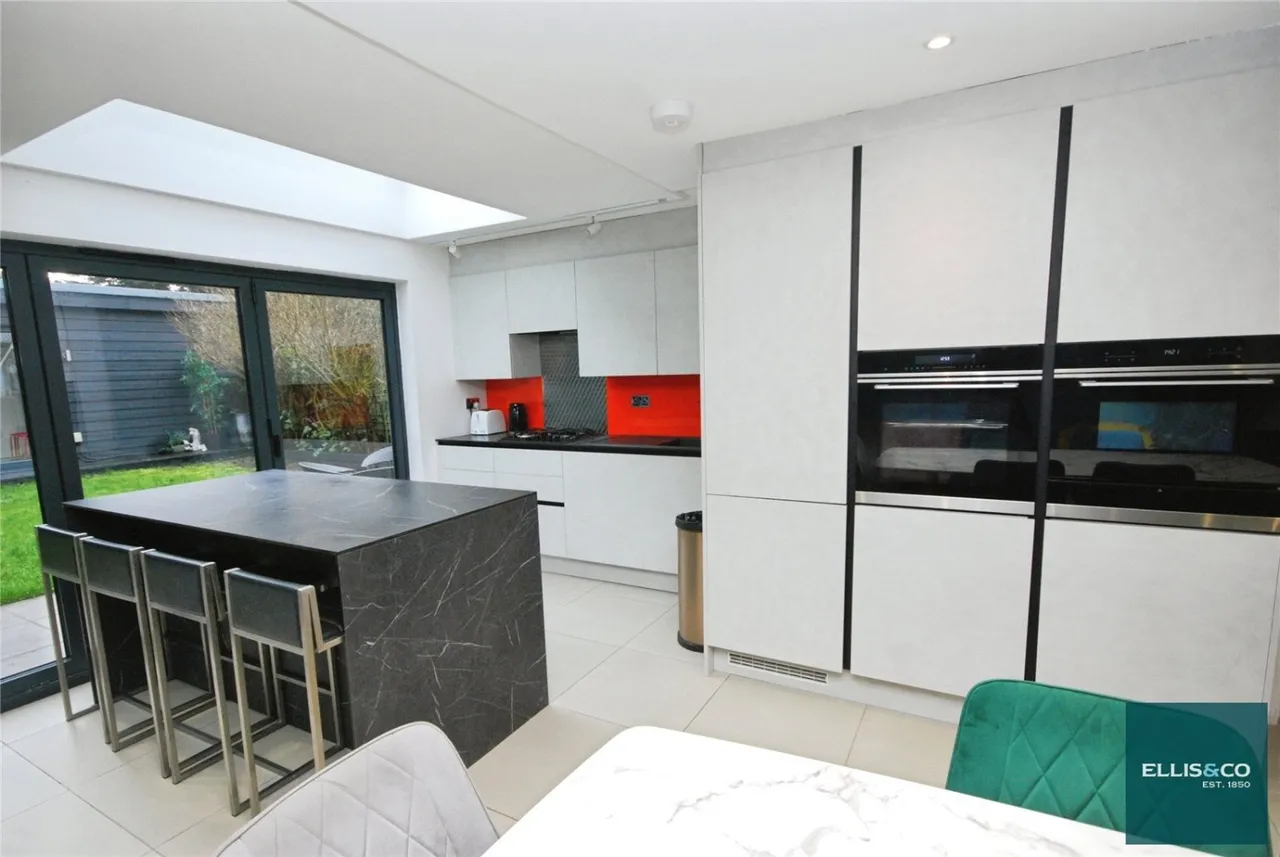 The Vale, Golders Green, NW11, photo 2