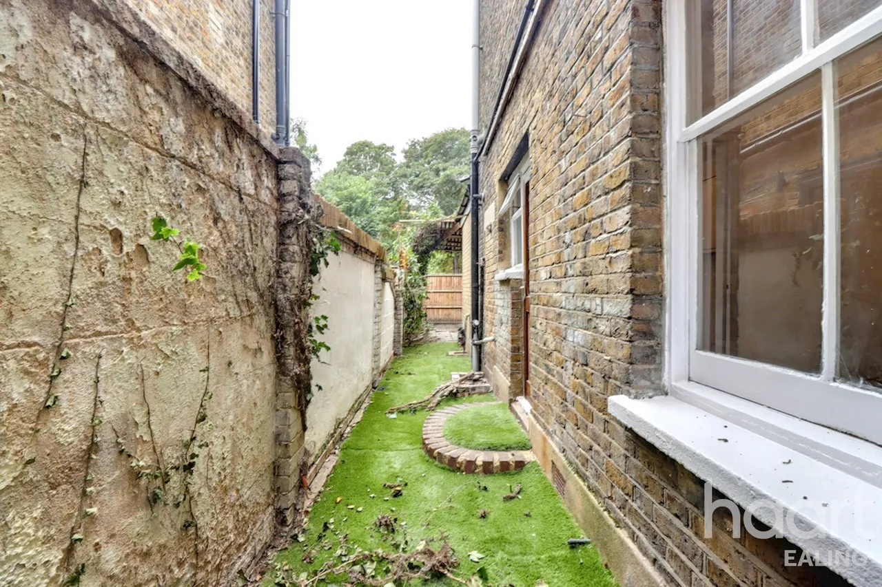 London, Outer London, W7, photo 10