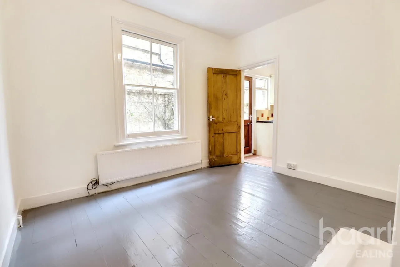 London, Outer London, W7, photo 6