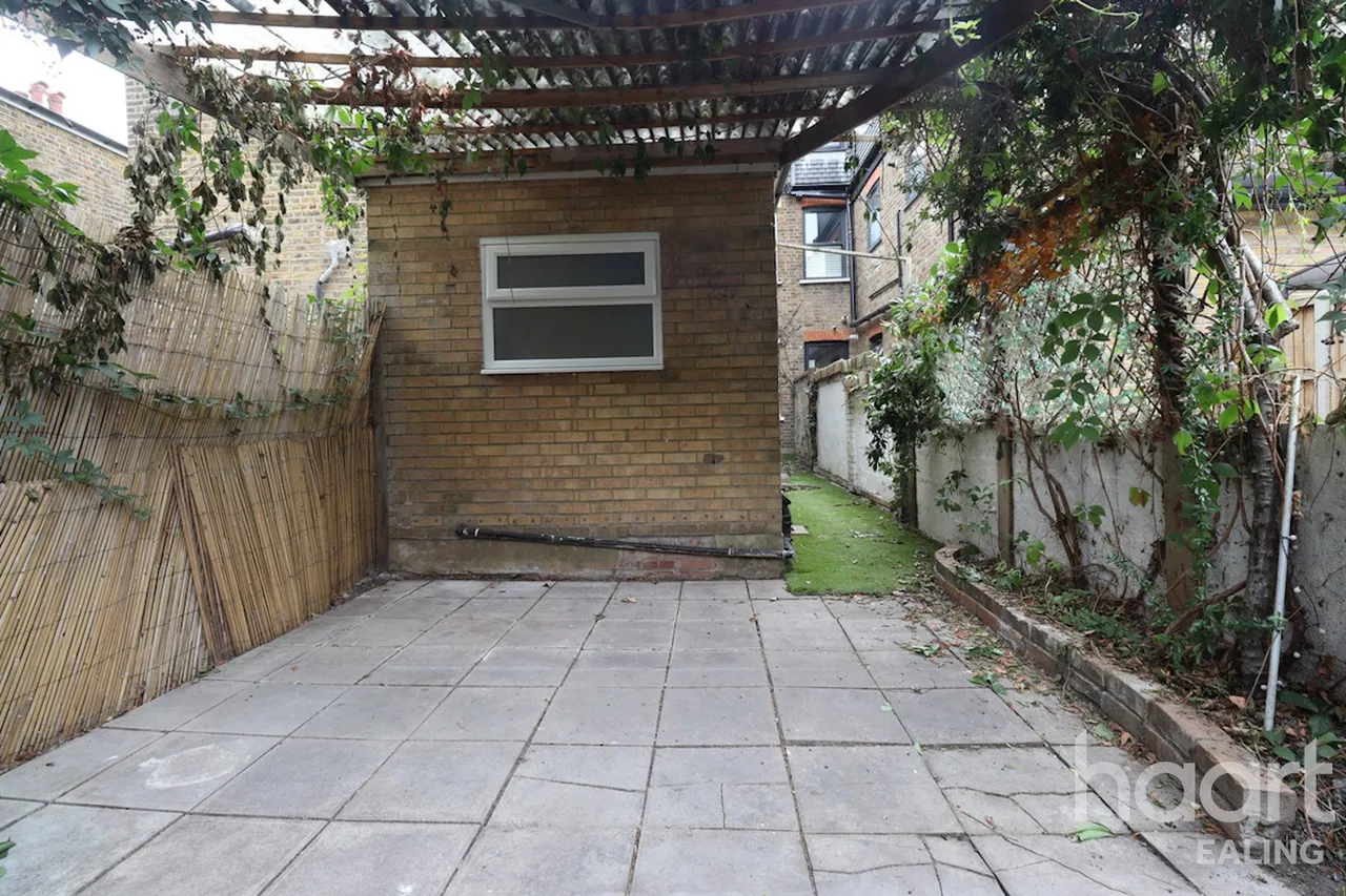 London, Outer London, W7, photo 11