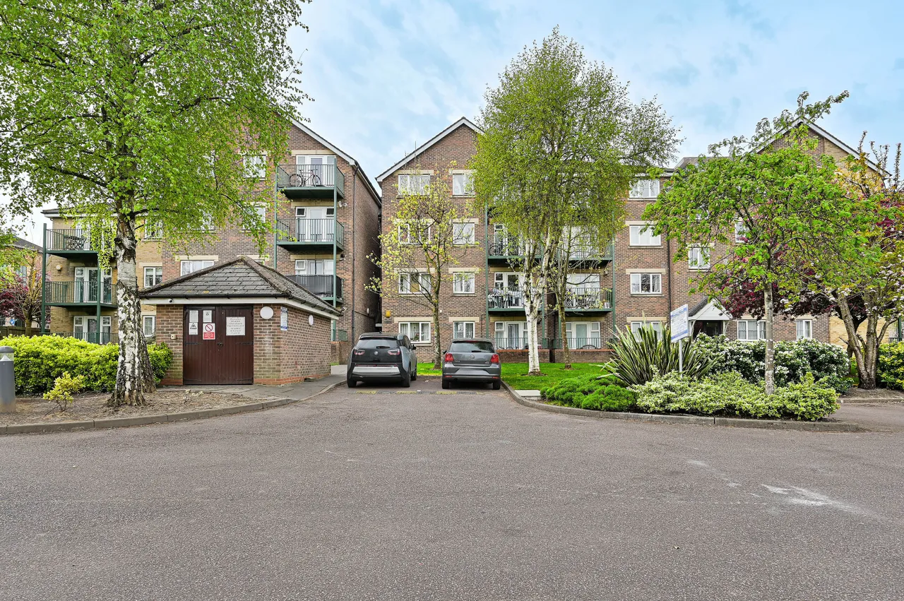 2 bed flat for sale — 22 Kensington Heights, 13-25 Sheepcote Road, Harrow