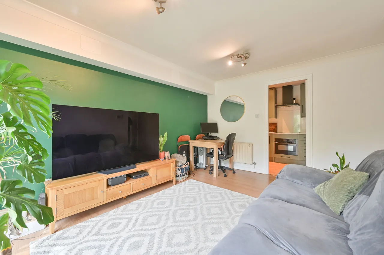 22 Kensington Heights, 13-25 Sheepcote Road, Harrow, photo 3