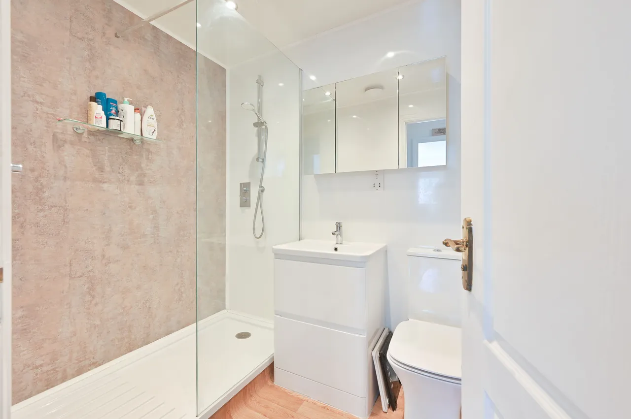 22 Kensington Heights, 13-25 Sheepcote Road, Harrow, photo 8