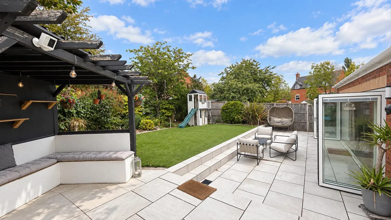 Garthwaite Crescent, Shenley Brook End, photo 32