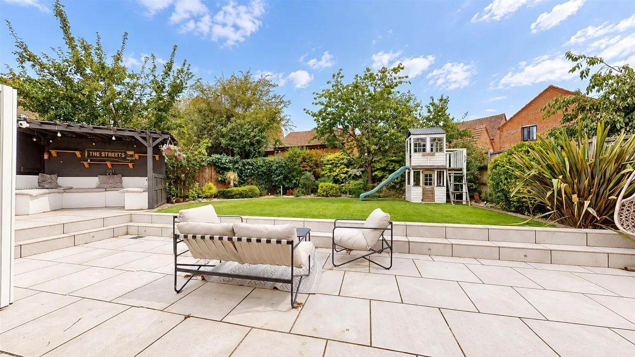 Garthwaite Crescent, Shenley Brook End, photo 28