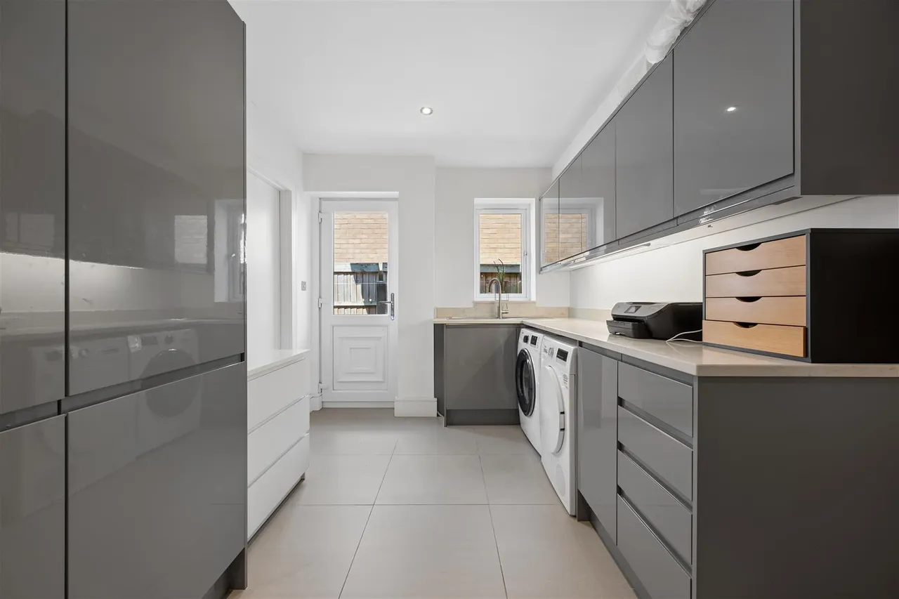 Winmarith Drive, Hale Barns, WA15, photo 9