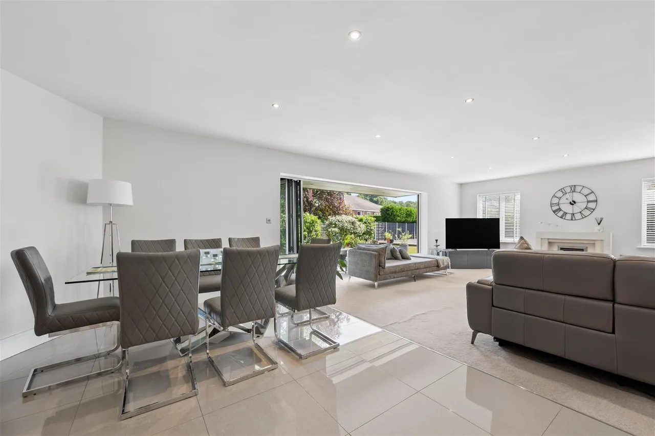 Winmarith Drive, Hale Barns, WA15, photo 5