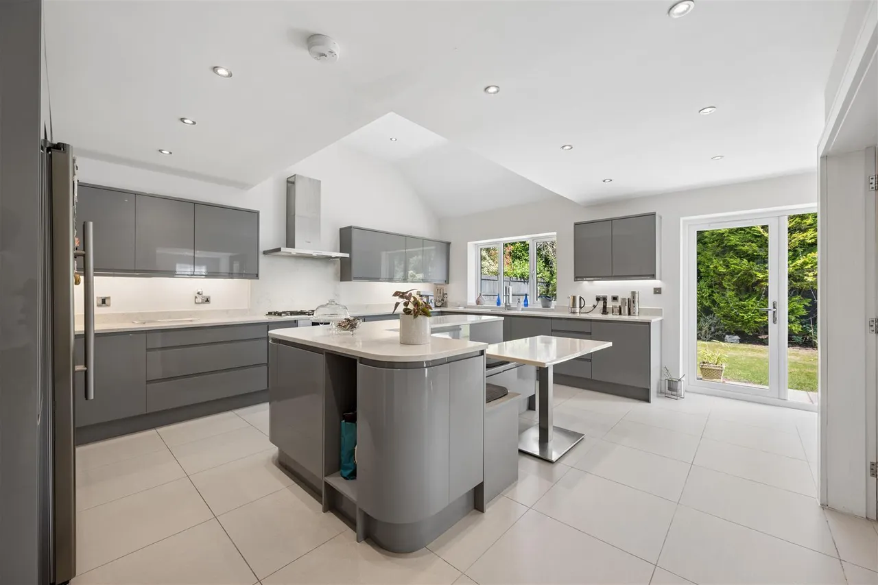 Winmarith Drive, Hale Barns, WA15, photo 8