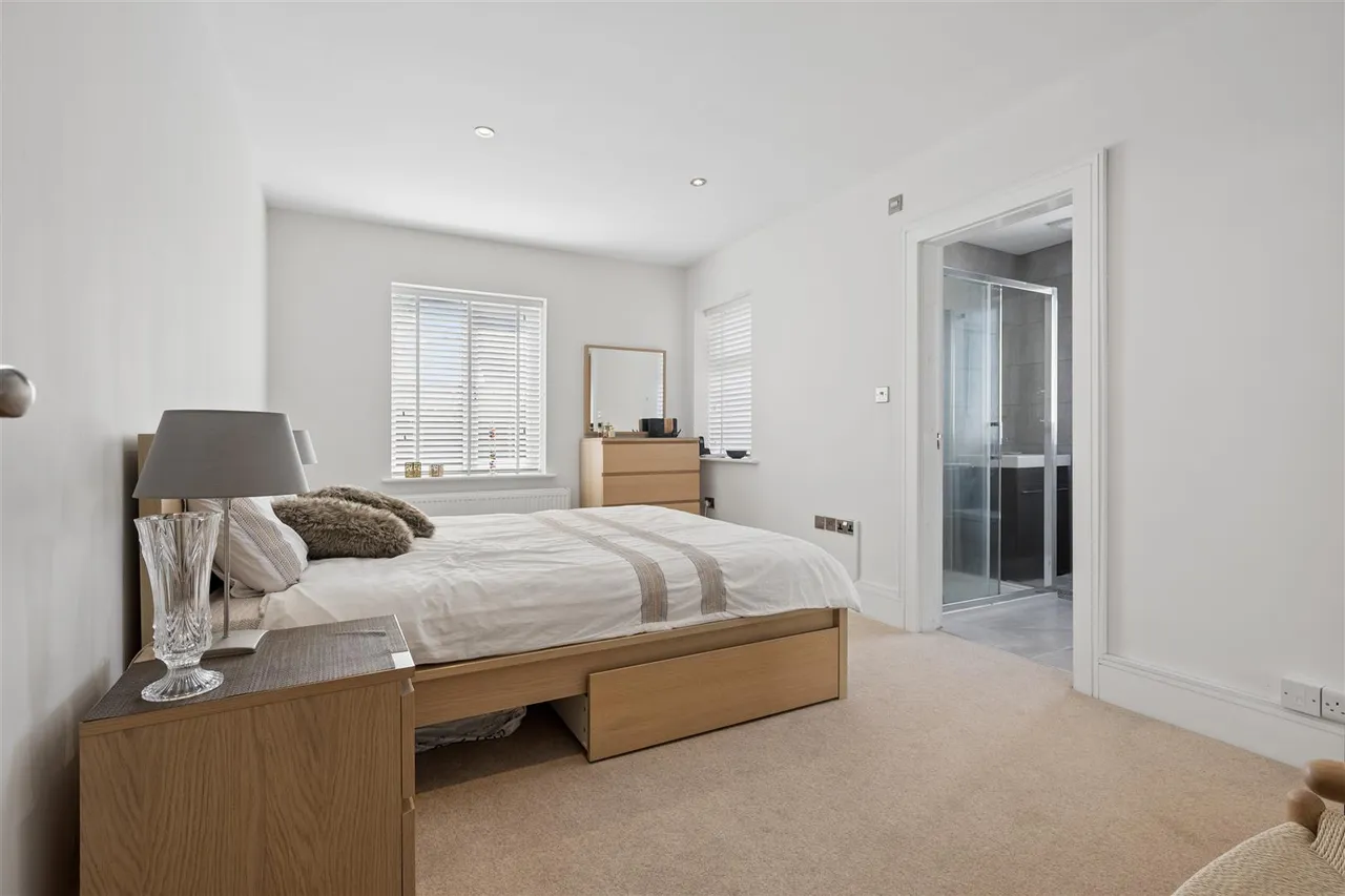 Winmarith Drive, Hale Barns, WA15, photo 13