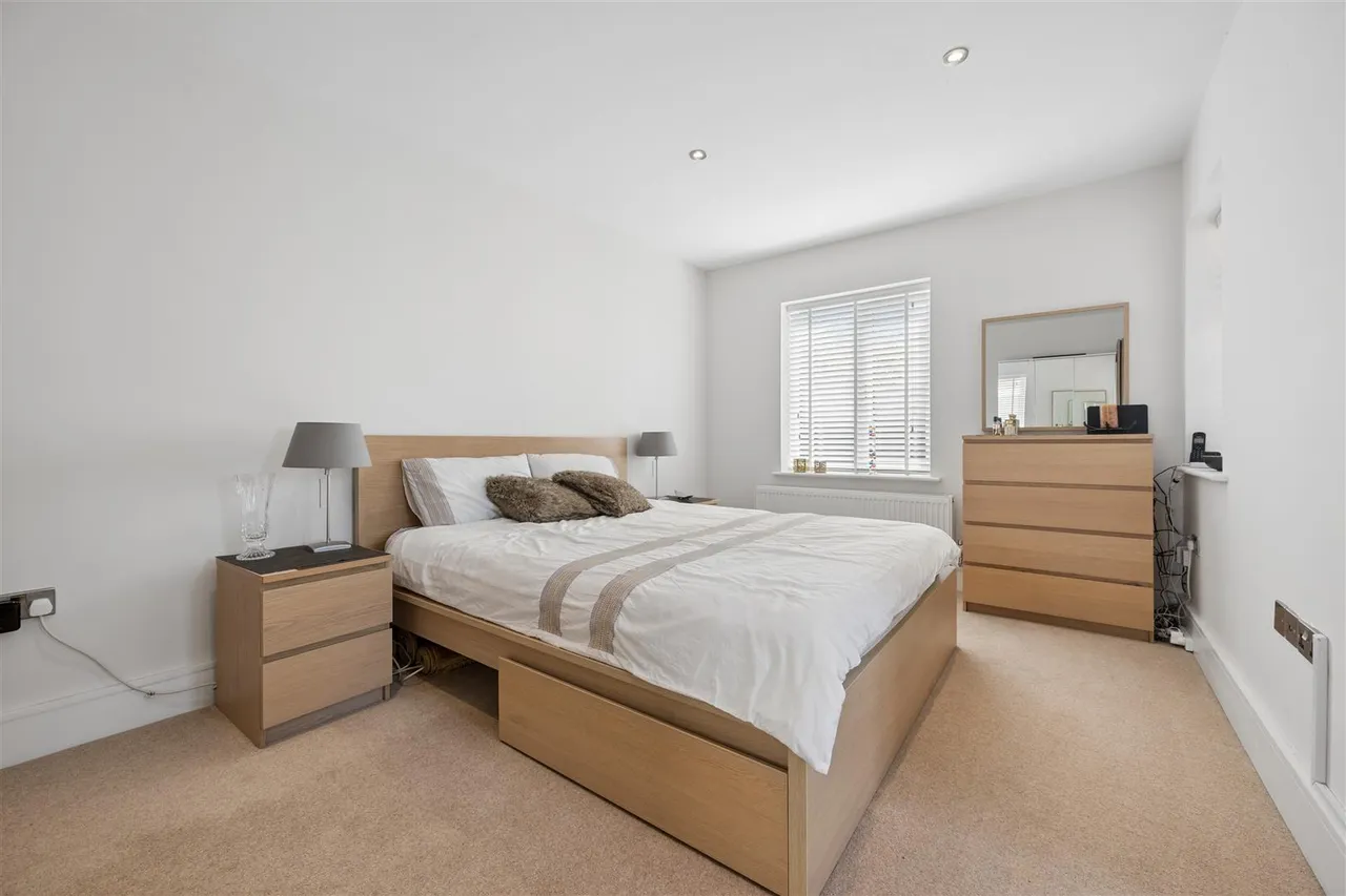 Winmarith Drive, Hale Barns, WA15, photo 12