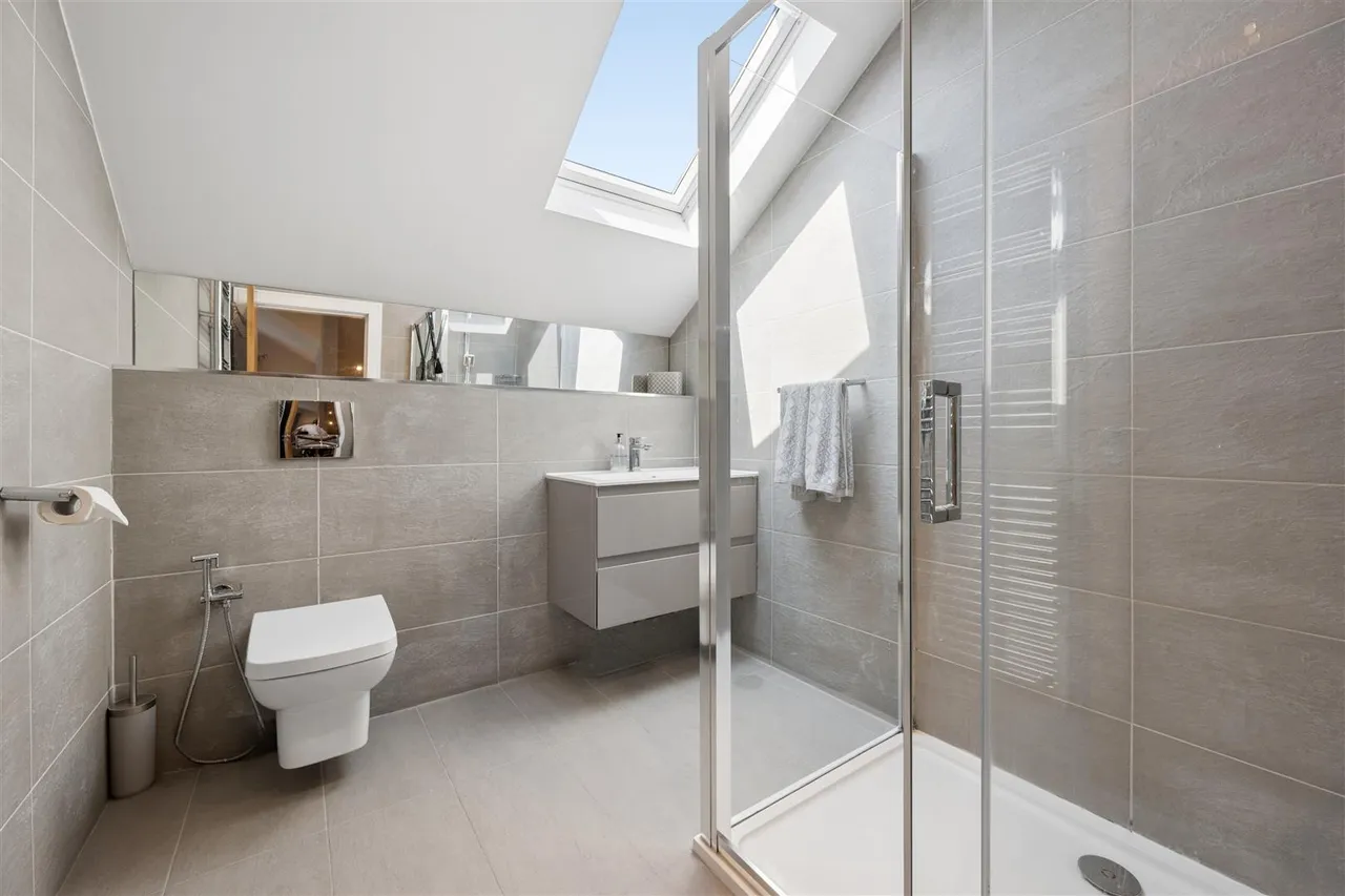 Winmarith Drive, Hale Barns, WA15, photo 21