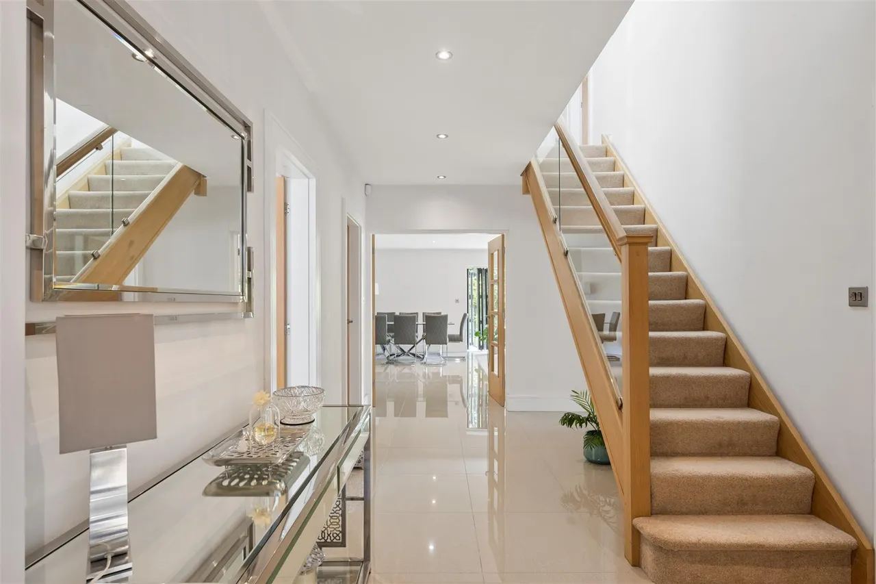 Winmarith Drive, Hale Barns, WA15, photo 2