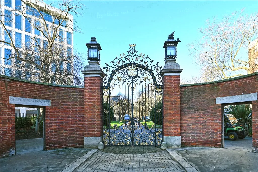 Kensington High Street, London, W14, photo 14