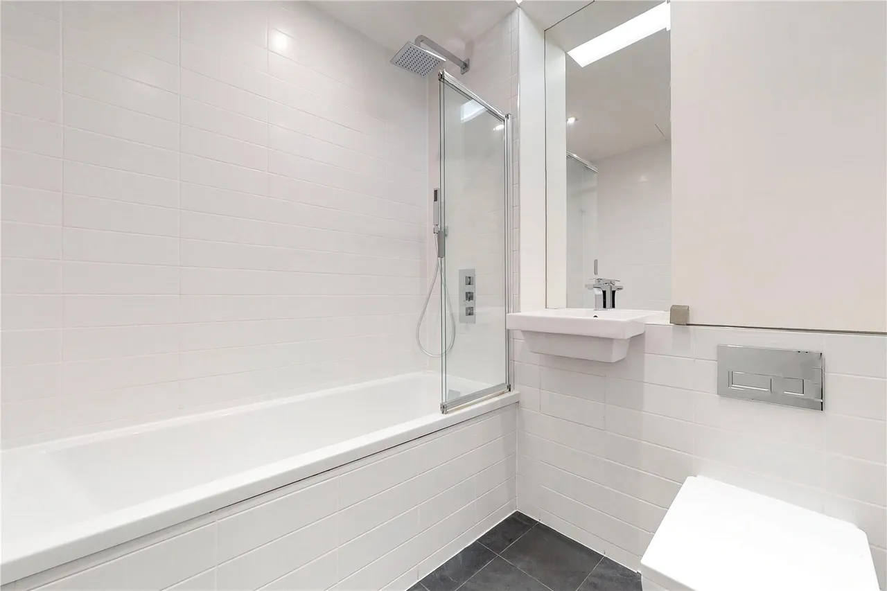 Plumbers Row, Aldgate, E1, photo 13