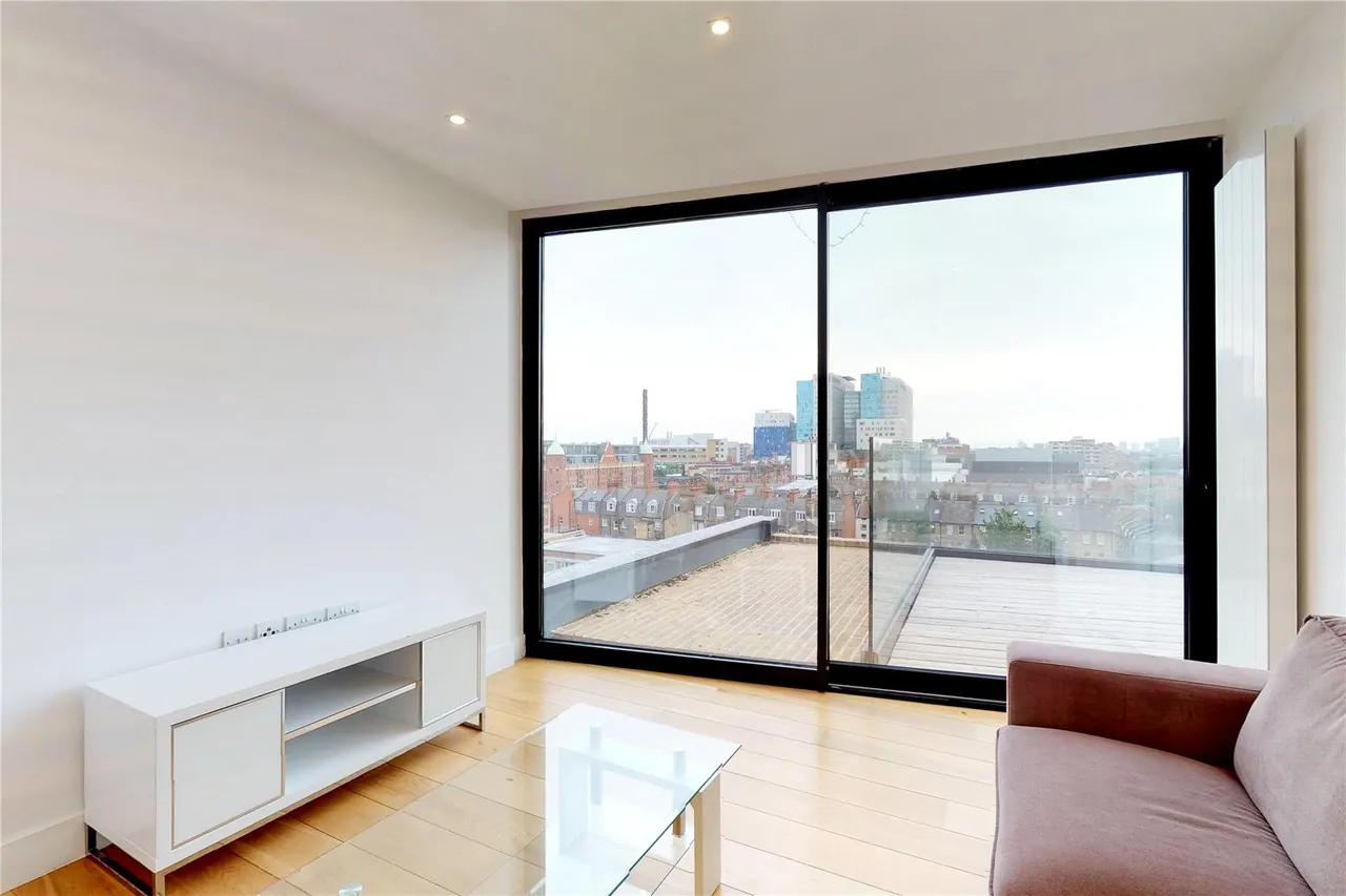 Plumbers Row, Aldgate, E1, photo 6