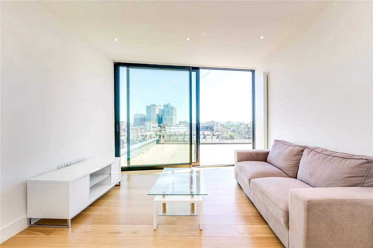 Plumbers Row, Aldgate, E1, photo 2