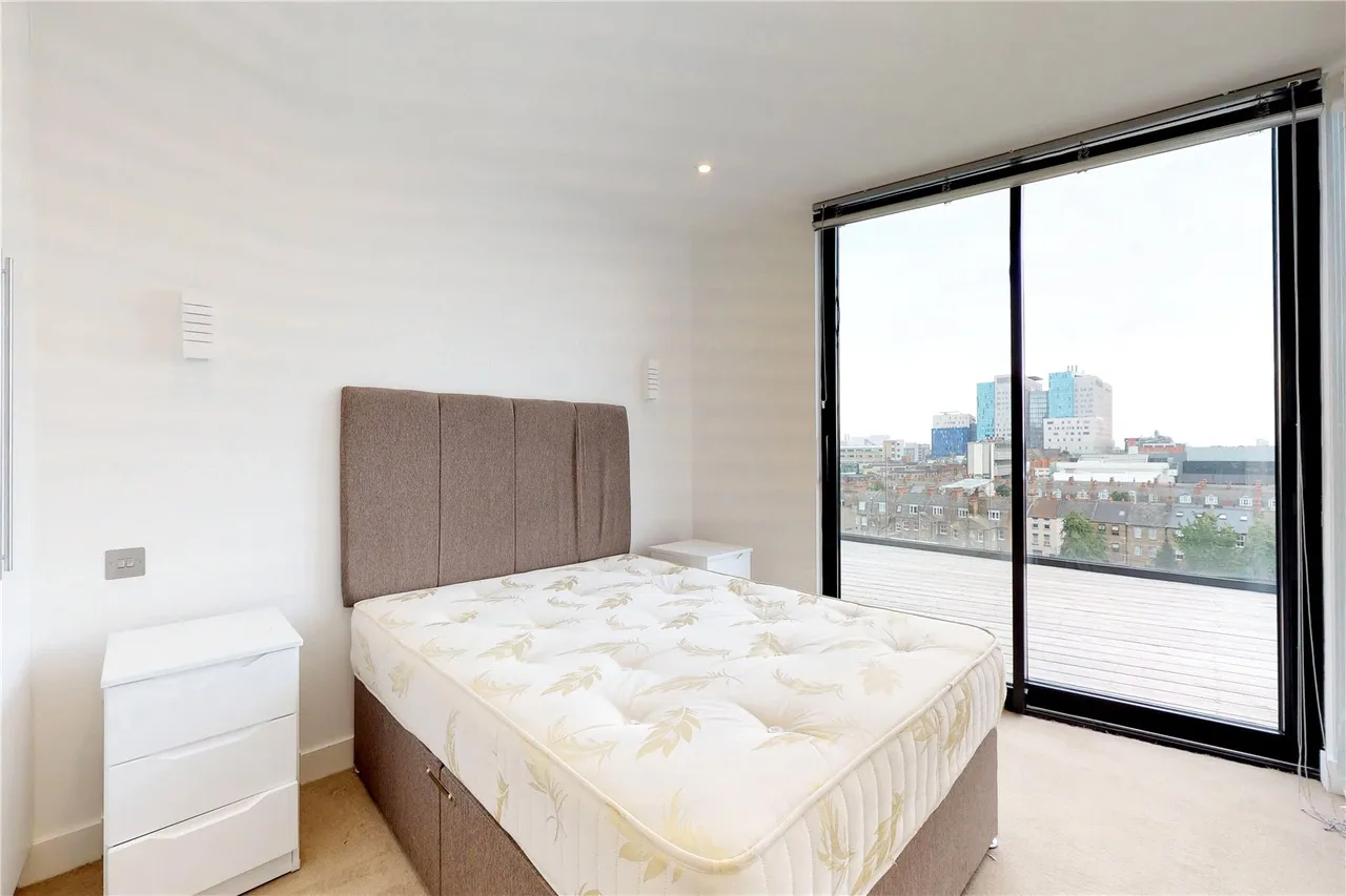 Plumbers Row, Aldgate, E1, photo 4