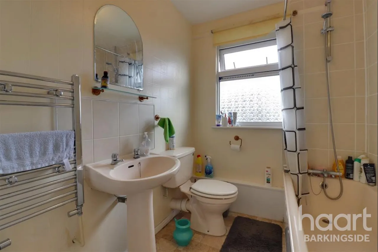 Mulberry Way, Barkingside -, IG6, photo 7