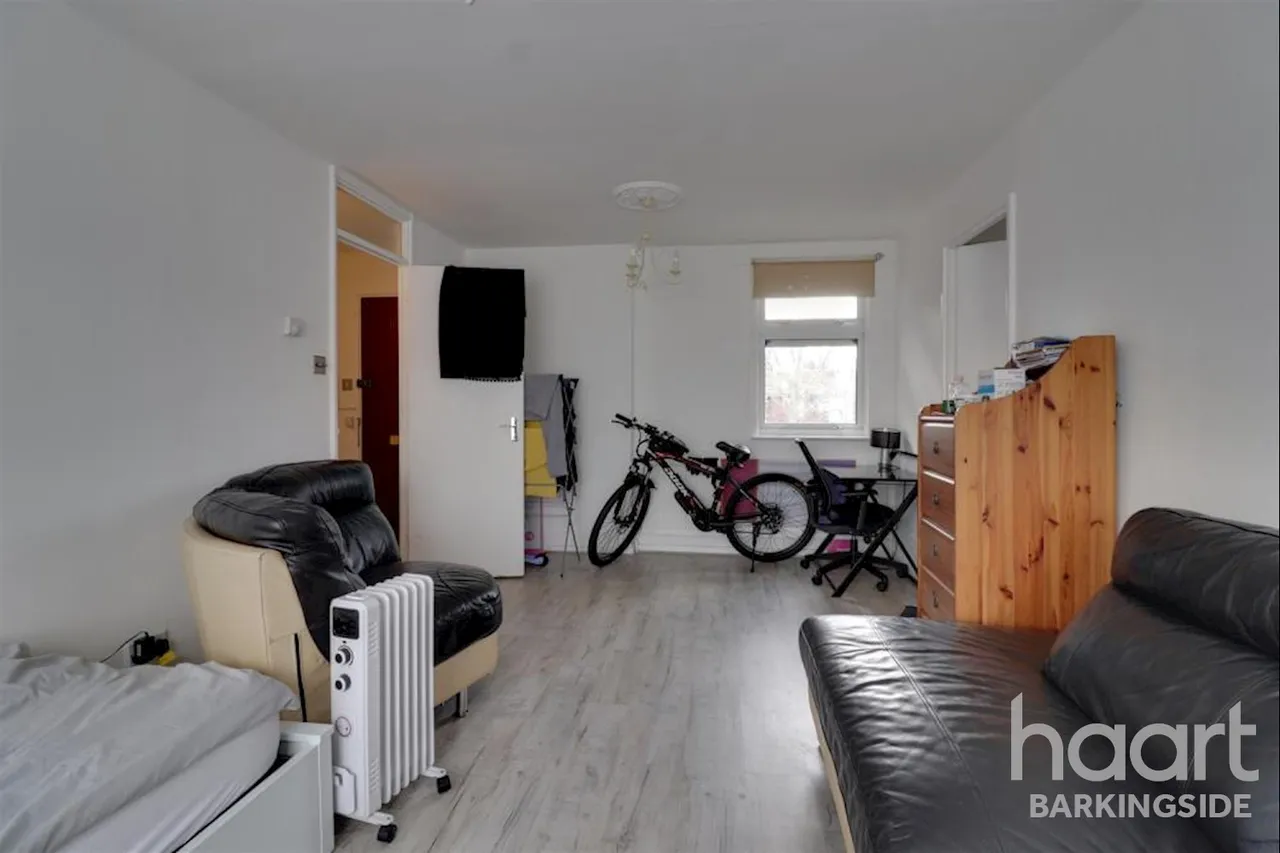 Mulberry Way, Barkingside -, IG6, photo 5