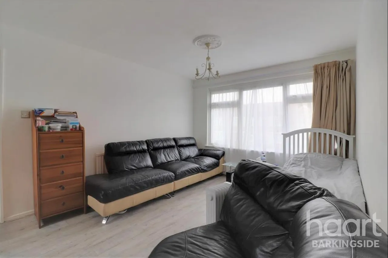 Mulberry Way, Barkingside -, IG6, photo 3