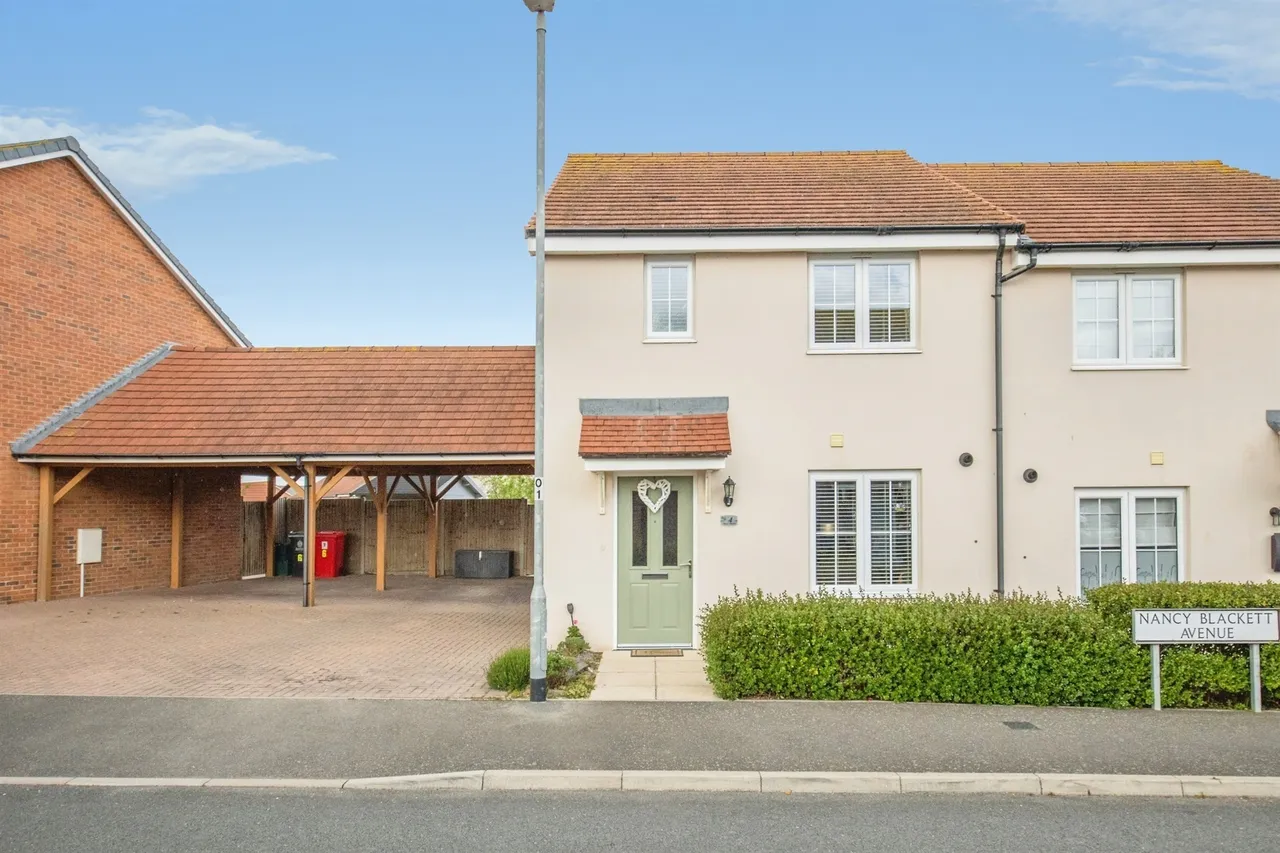 3 bed house for sale — Nancy Blackett Avenue, Walton On The Naze