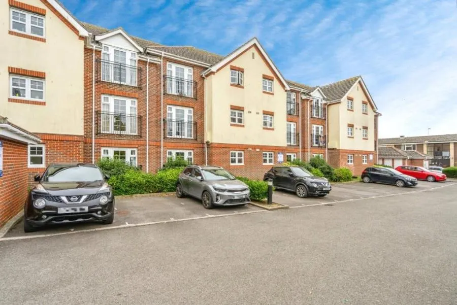 Bewick Gardens, Chichester, PO19, photo 7