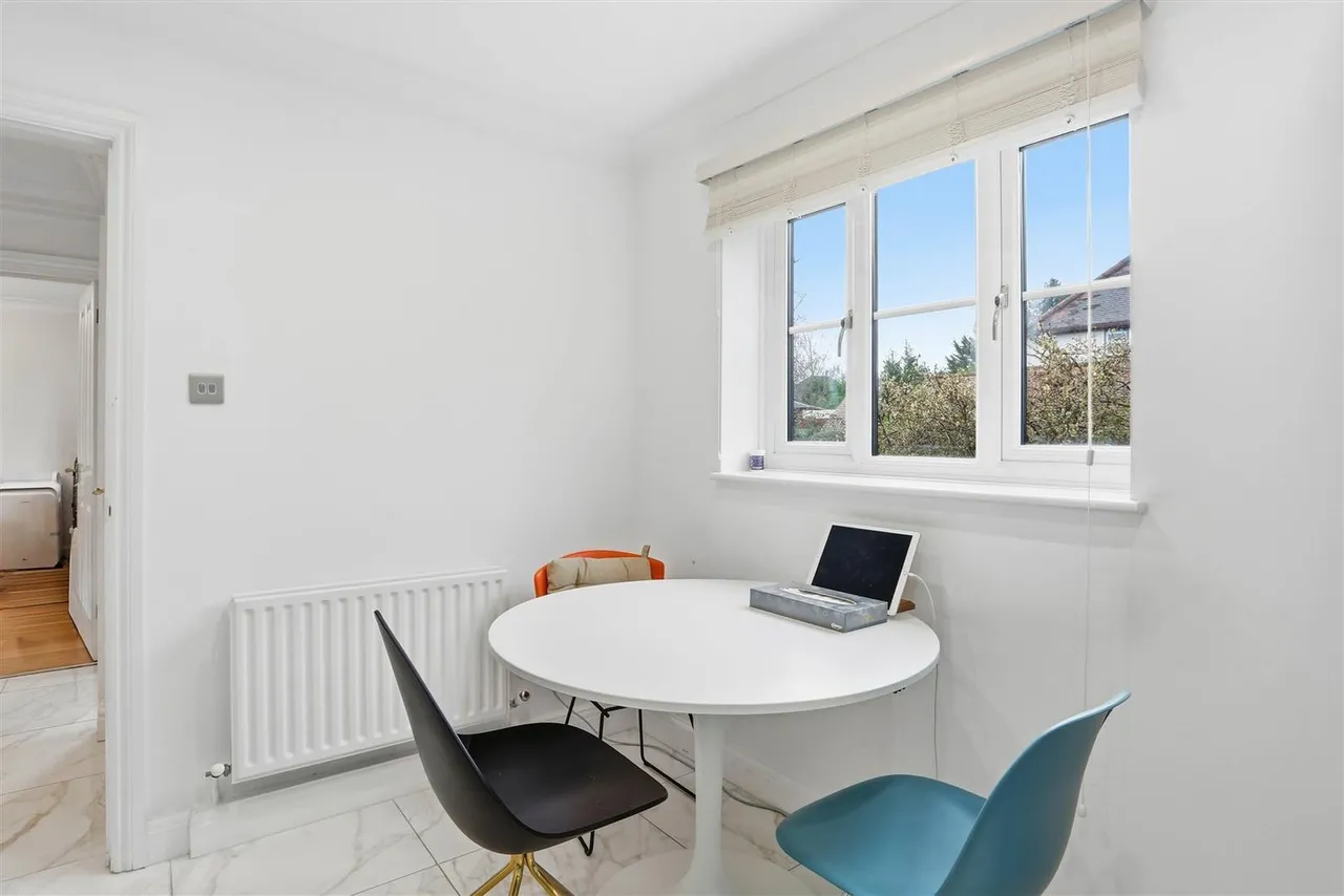 Hawthorn Close, Banstead, SM7 1ND, photo 9