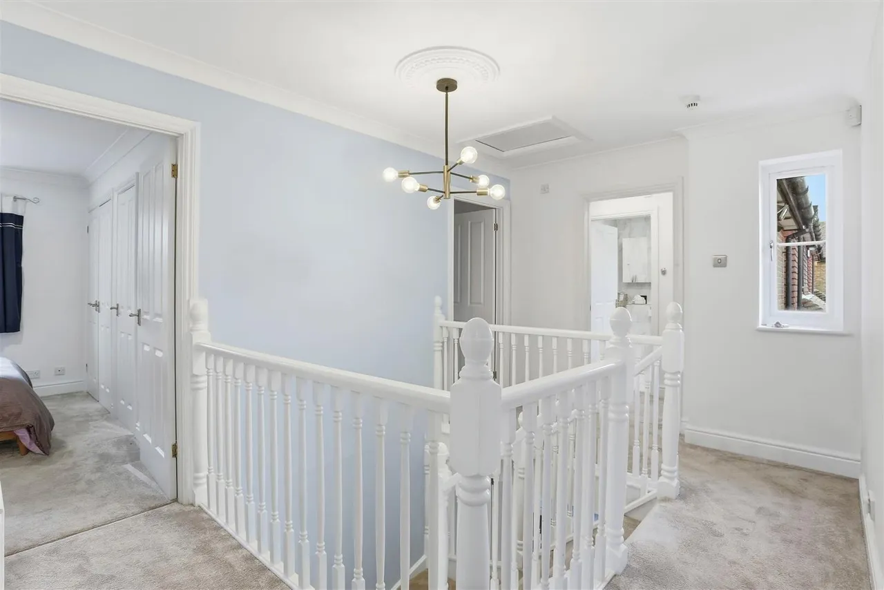 Hawthorn Close, Banstead, SM7 1ND, photo 12