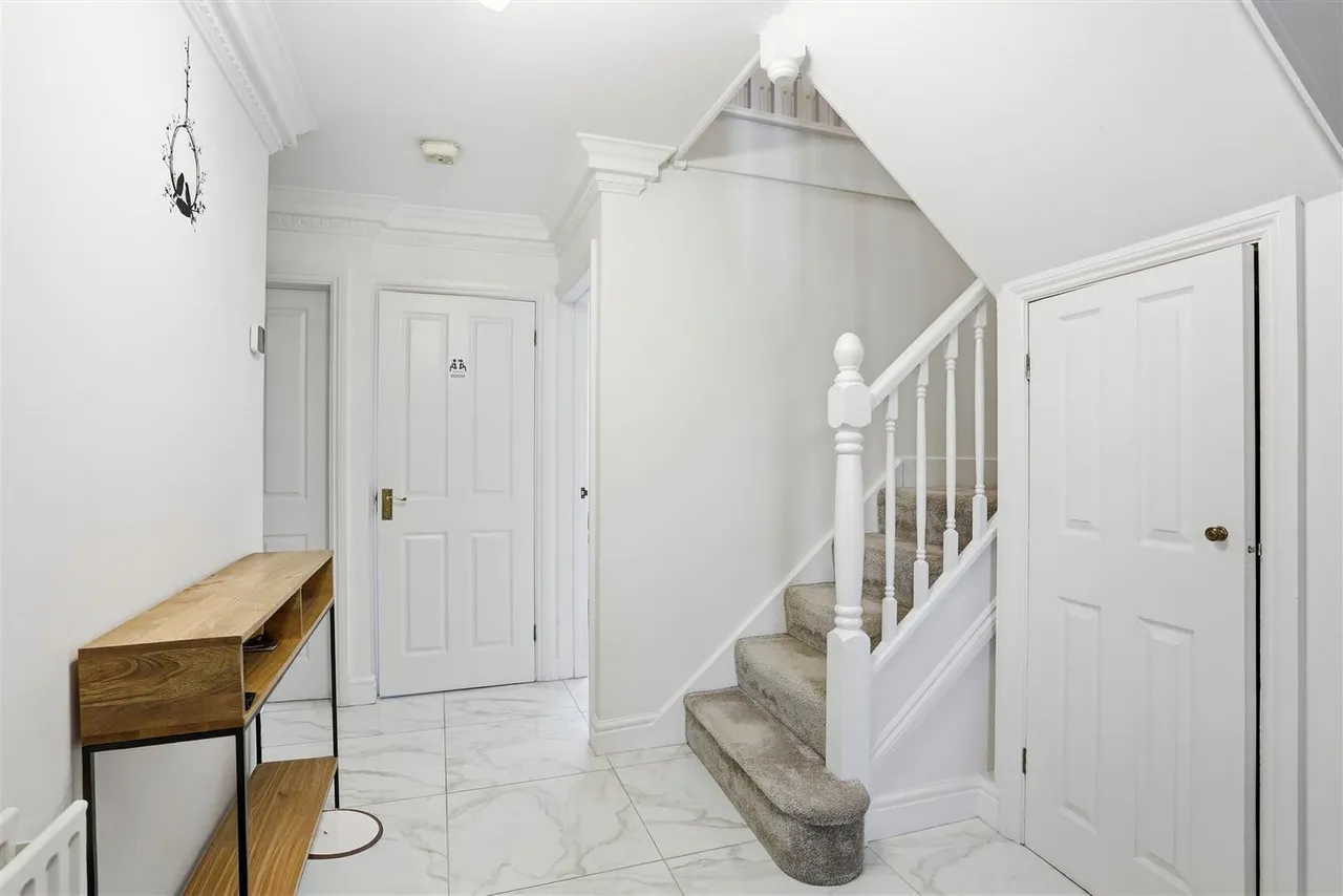 Hawthorn Close, Banstead, SM7 1ND, photo 11