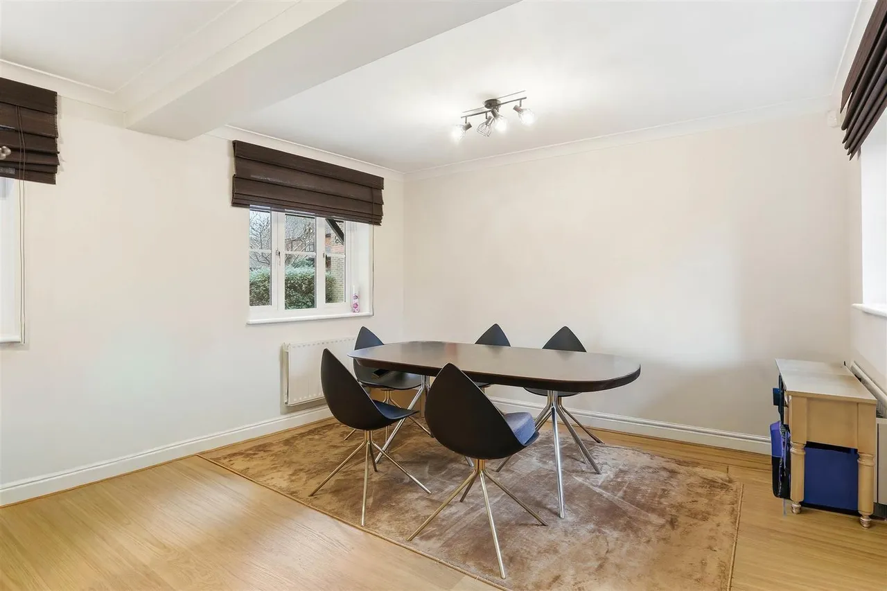 Hawthorn Close, Banstead, SM7 1ND, photo 8