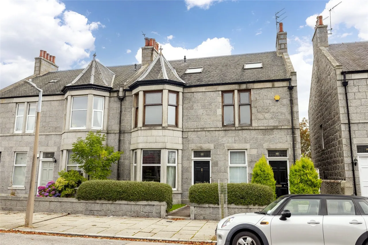 4 bed flat to rent, Richmondhill Place, Midstocket, AB15