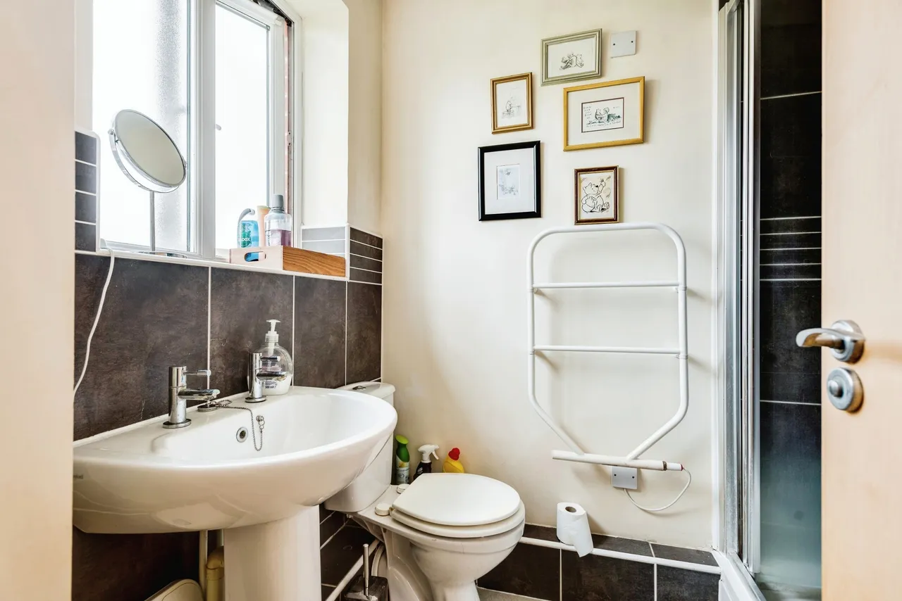 Brock End, Swindon, Wiltshire, SN1, photo 9