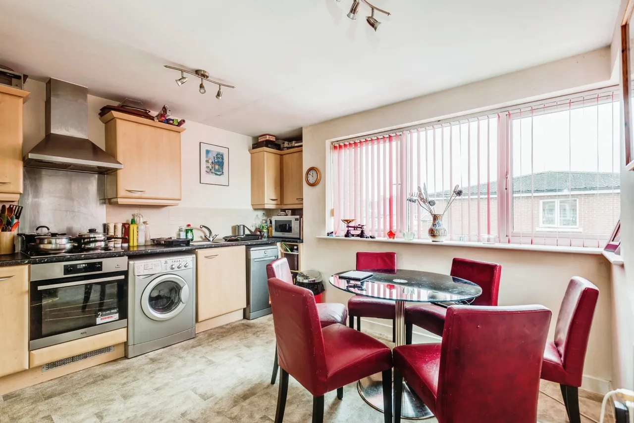 Brock End, Swindon, Wiltshire, SN1, photo 4