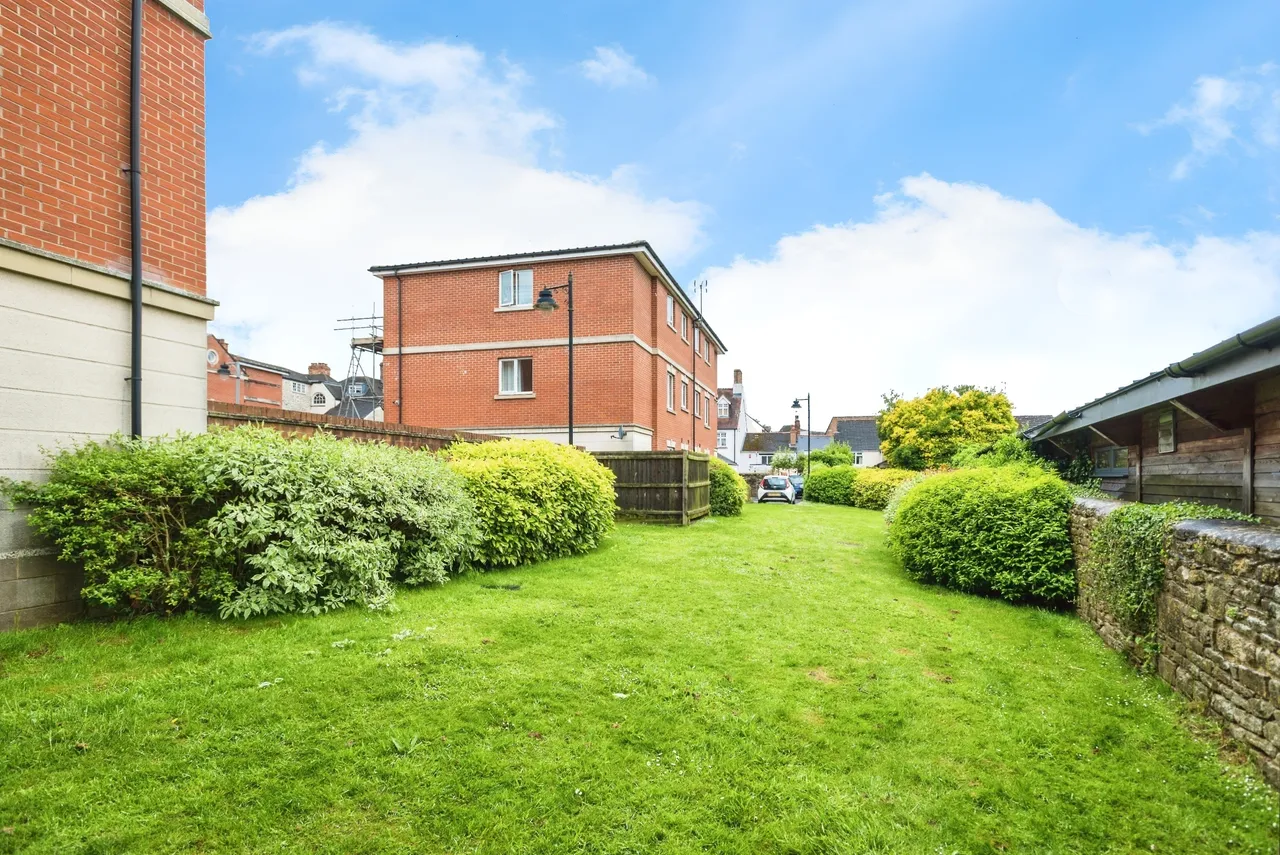 Brock End, Swindon, Wiltshire, SN1, photo 13