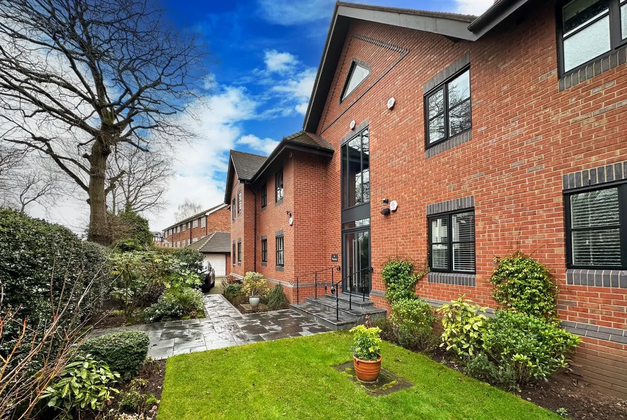 South Downs Road, Hale, Cheshire WA14 3HU, photo 48