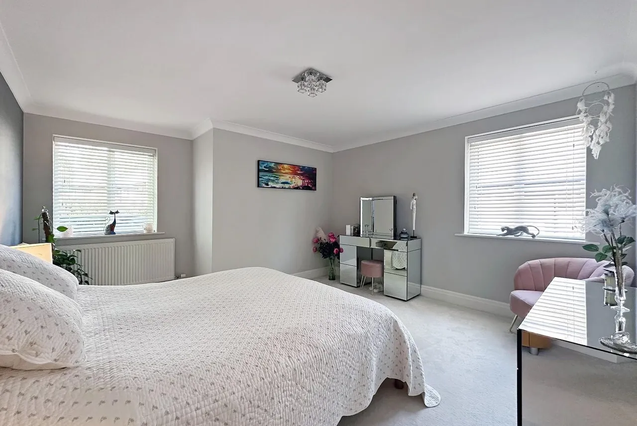South Downs Road, Hale, Cheshire WA14 3HU, photo 6
