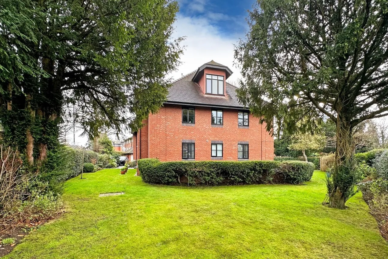 South Downs Road, Hale, Cheshire WA14 3HU, photo 41