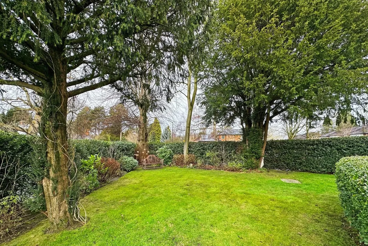 South Downs Road, Hale, Cheshire WA14 3HU, photo 39