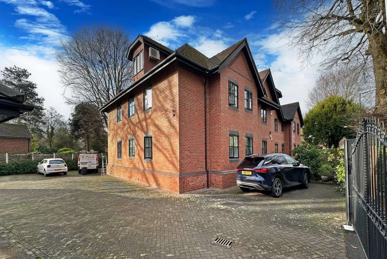 South Downs Road, Hale, Cheshire WA14 3HU, photo 46