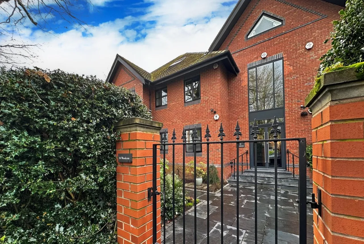 South Downs Road, Hale, Cheshire WA14 3HU, photo 50