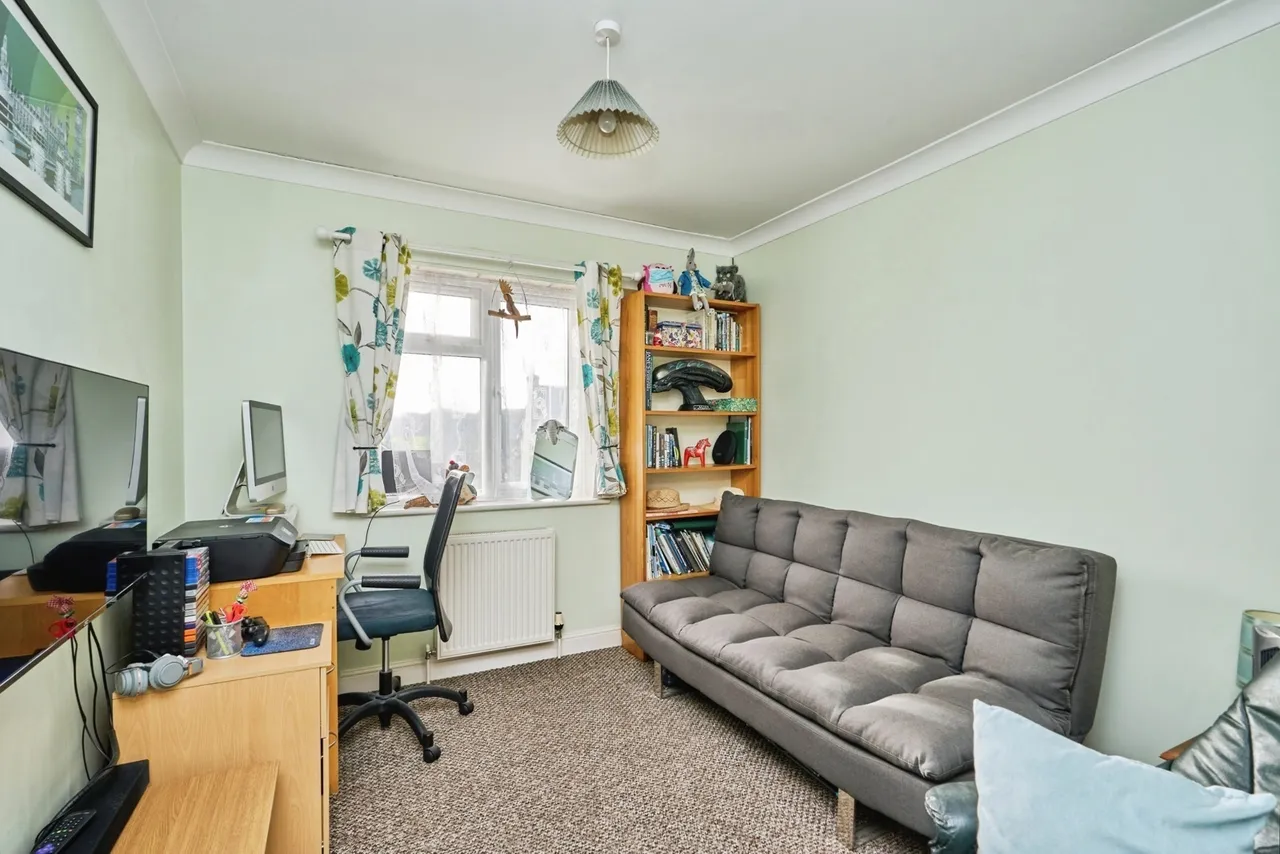 Dall Square, Freshwater, PO40, photo 15