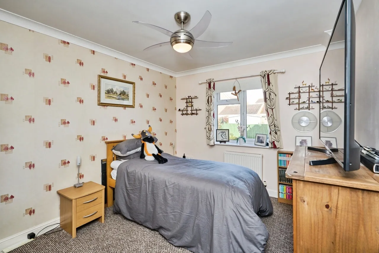 Dall Square, Freshwater, PO40, photo 14