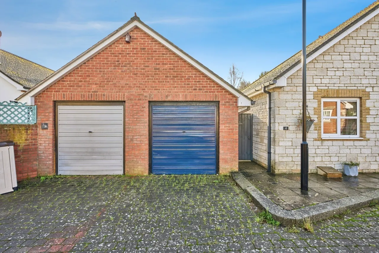 Dall Square, Freshwater, PO40, photo 19
