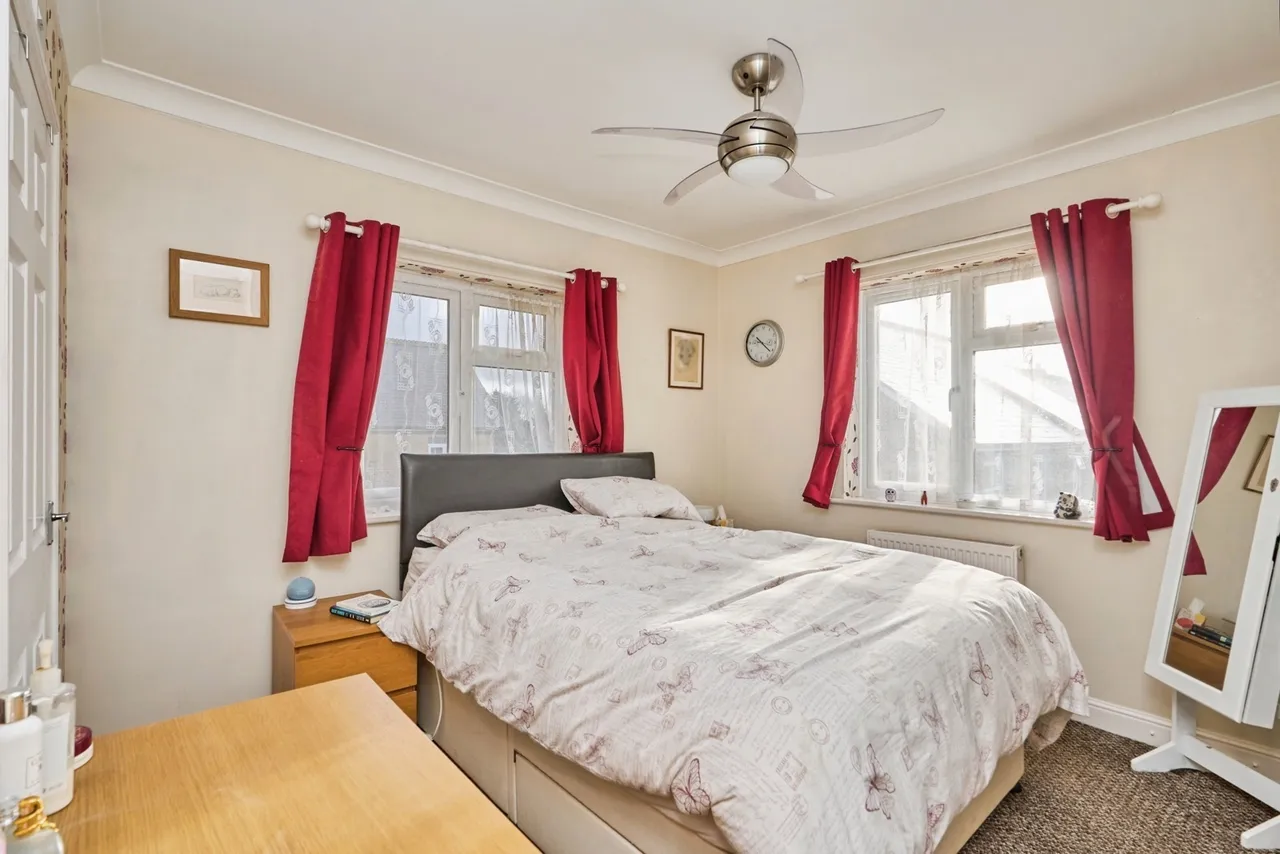 Dall Square, Freshwater, PO40, photo 12