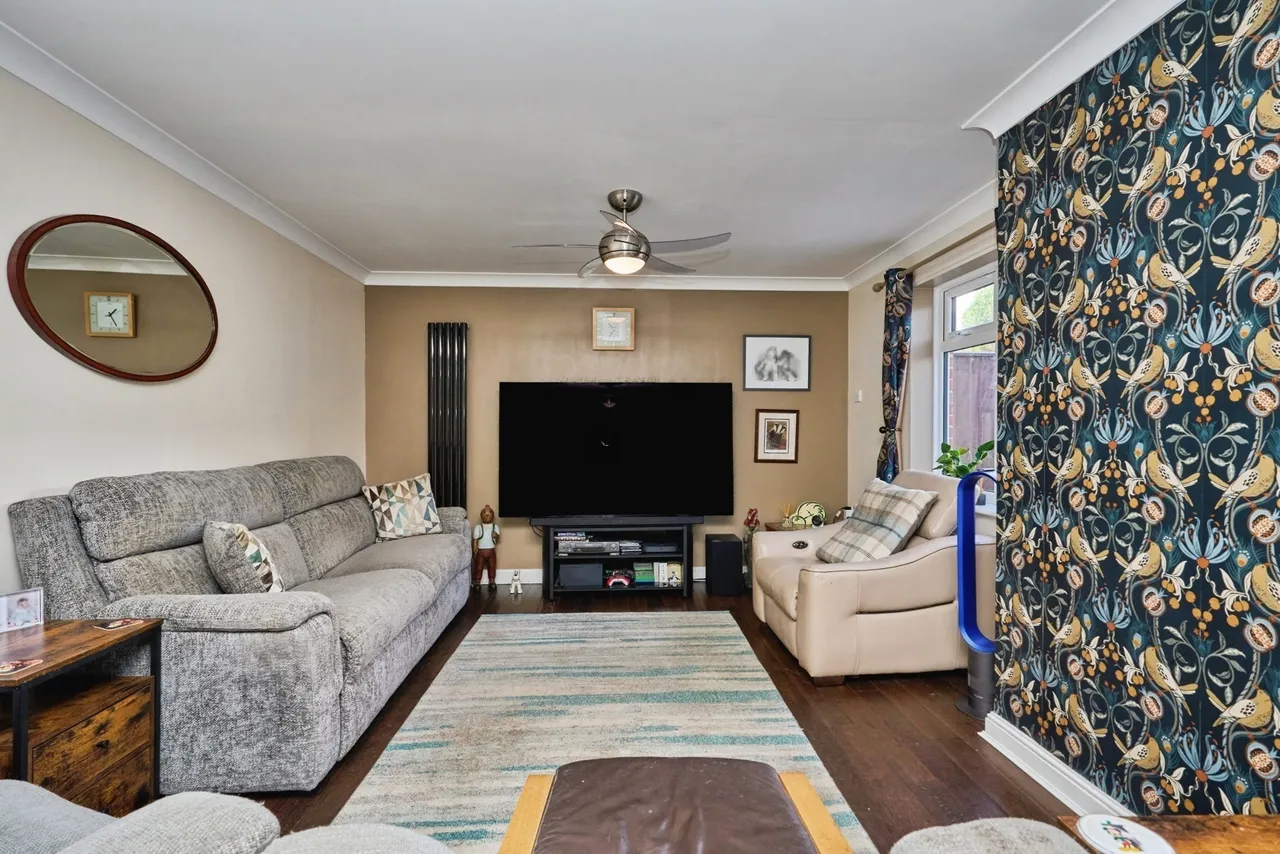 Dall Square, Freshwater, PO40, photo 10