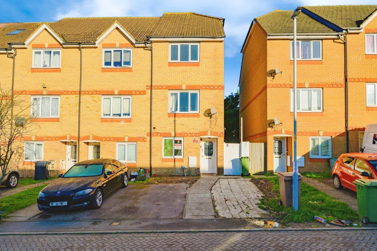 4 bed house for sale — Dunraven Avenue, LUTON, Bedfordshire, LU1