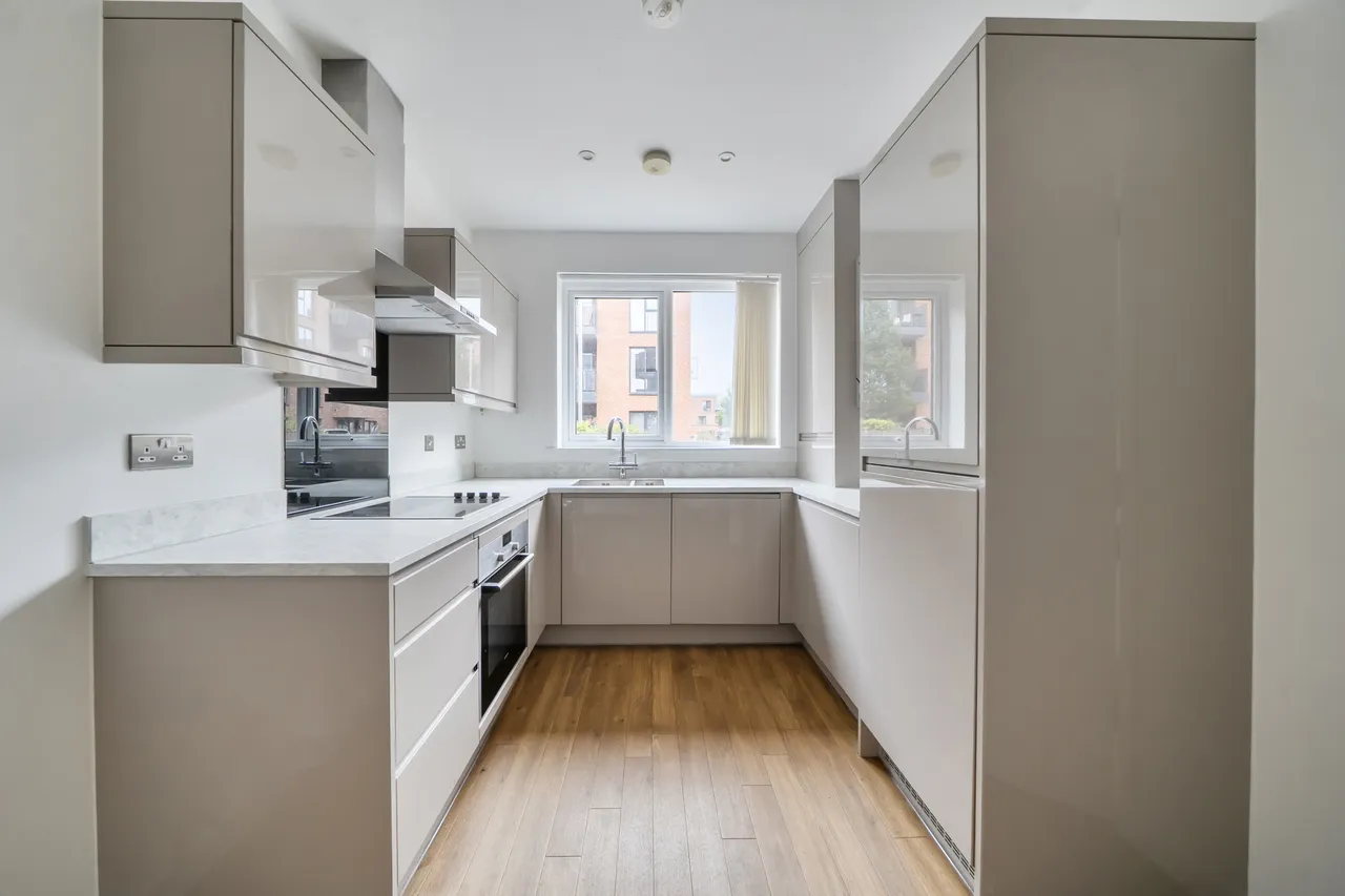 53 Reynard Way, Brentford, photo 2